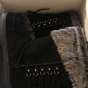 RAMPAGE BLACK FURRY BOOTS.